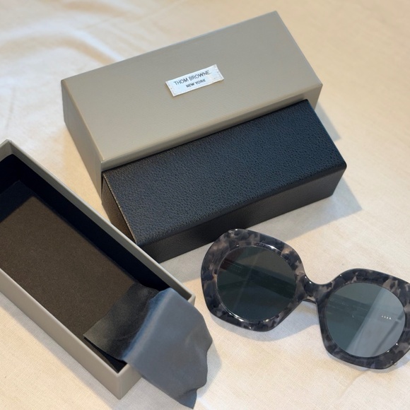 THOM BROWNE | Round Gray Tortoise Acetate Silver Mirror Lens Sunglasses | 54 mm - Picture 8 of 14